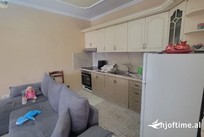 Shtepi me qera Apartament ne Tirane, 2+1, Mobilimi E mobiluar, Pagesa 500  Euro.