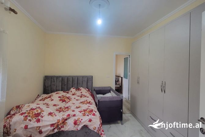 Shtepi me qera Apartament ne Tirane, 2+1, Mobilimi E mobiluar, Pagesa 500  Euro.