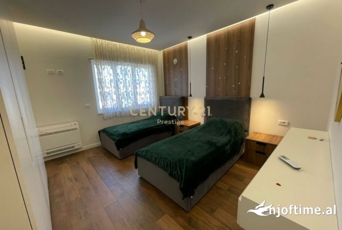 Shtepi me qera Apartament ne Tirane, 3+1, Mobilimi E mobiluar, Pagesa 2,200  Euro.