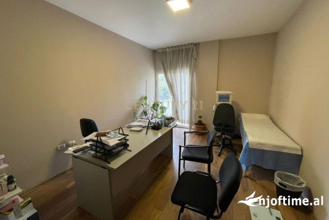 JEPET ME QIRA KLINIKE /APARTAMENT TEK MATERNITETI RI !