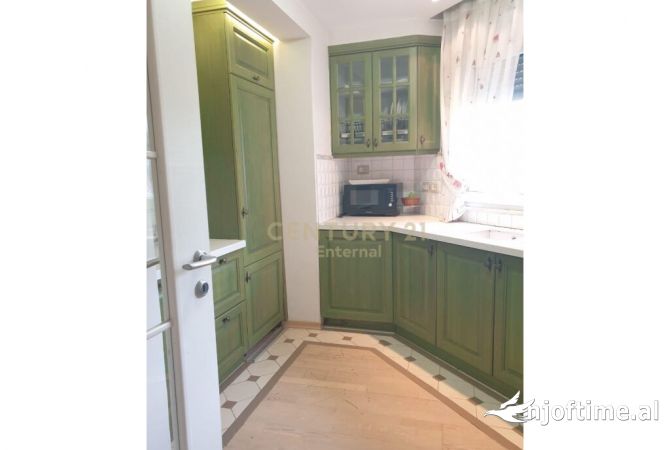 Shtepi me qera Apartament ne Tirane, 2+1, Mobilimi E mobiluar, Pagesa 850  Euro.