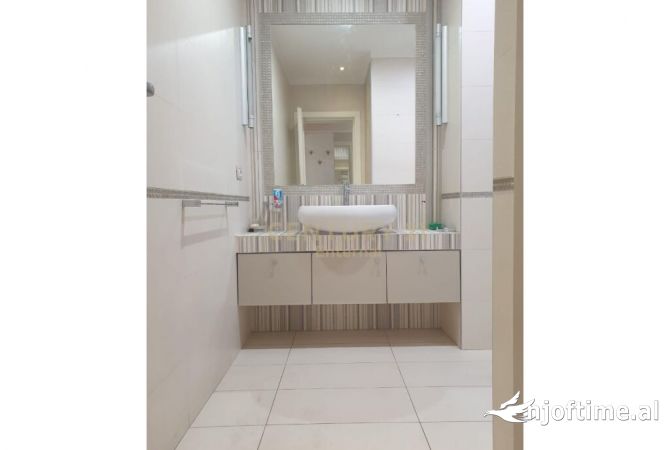 Shtepi me qera Apartament ne Tirane, 2+1, Mobilimi E mobiluar, Pagesa 850  Euro.