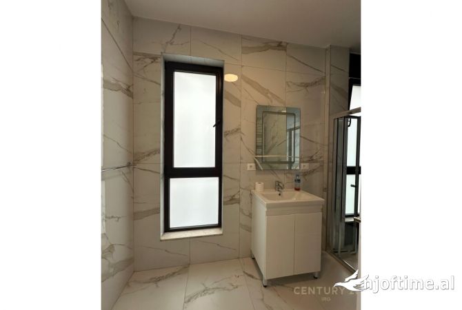 Shtepi me qera Apartament ne Tirane, 2+1, Mobilimi Bosh, pa mobiluar, Pagesa 1,200  Euro.