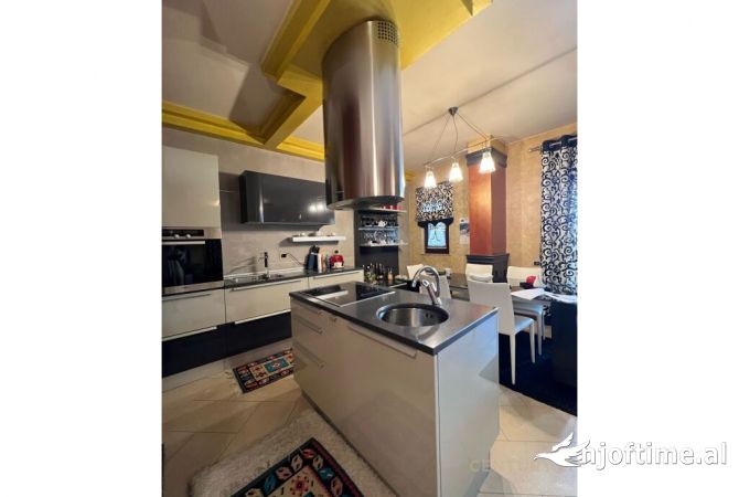 Shtepi ne shitje 2+1 ne Tirane - 530,000 Euro