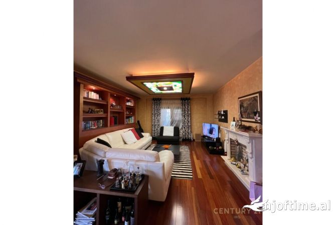 Shtepi ne shitje Apartament ne Tirane, 2+1, Mobilimi E mobiluar, Pagesa 530,000  Euro.