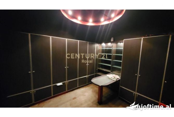 JEPET ME QIRA AMBIENT MBRAPA AMBASADES AMERIKANE