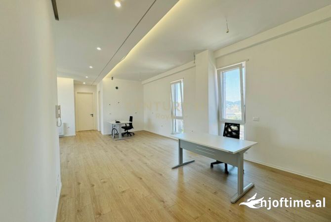 Ambient biznesi me qera 3+1 ne Tirane - 1,600 Euro