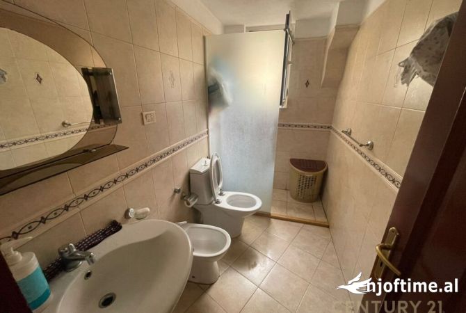 Shtepi ne shitje Apartament ne Tirane, 2+1, Mobilimi E mobiluar, Pagesa 230,000  Euro.