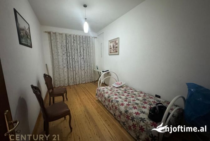 Shtepi ne shitje Shtepi Private ne Tirane, 2+1, Mobilimi E mobiluar, Pagesa 280,000  Euro.
