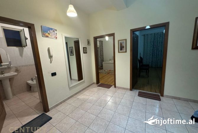 Shtepi ne shitje Shtepi Private ne Tirane, 2+1, Mobilimi E mobiluar, Pagesa 280,000  Euro.