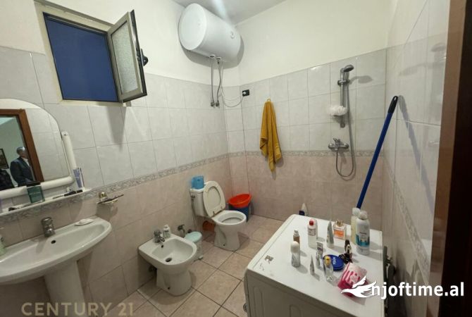 Shtepi ne shitje Shtepi Private ne Tirane, 2+1, Mobilimi E mobiluar, Pagesa 280,000  Euro.