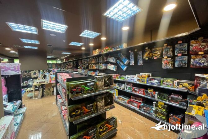 Ambient komercial ne zonen e Ish Bllokut, Tirane - 3000 Euro | 220 m2