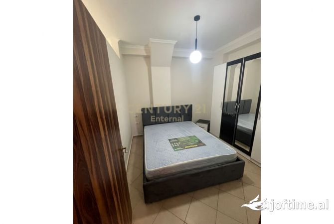 Shtepi me qera Apartament ne Tirane, 2+1, Mobilimi E mobiluar, Pagesa 550  Euro.