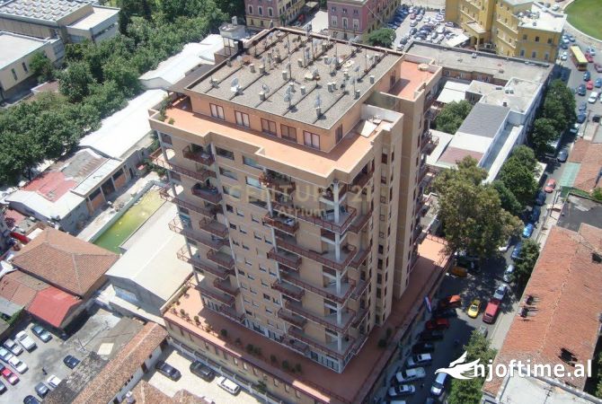 Ambient biznesi me qera 3+1 ne Tirane - 2,000 Euro