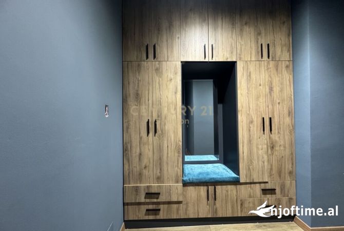 Shtepi ne shitje Apartament ne Tirane, 2+1, Mobilimi E mobiluar, Pagesa 157,000  Euro.