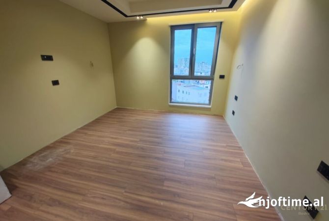 Ambient biznesi me qera 3+1 ne Tirane - 2,040 Euro