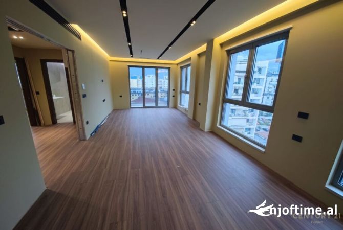 Ambient biznesi me qera 3+1 ne Tirane - 2,040 Euro