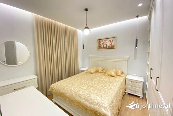 Shtepi me qera Apartament ne Tirane, 2+1, Mobilimi E mobiluar, Pagesa 1,200  Euro.