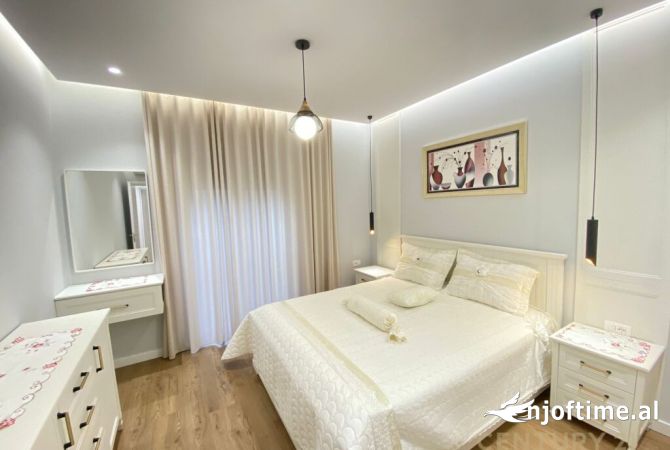 Shtepi me qera Apartament ne Tirane, 2+1, Mobilimi E mobiluar, Pagesa 1,200  Euro.