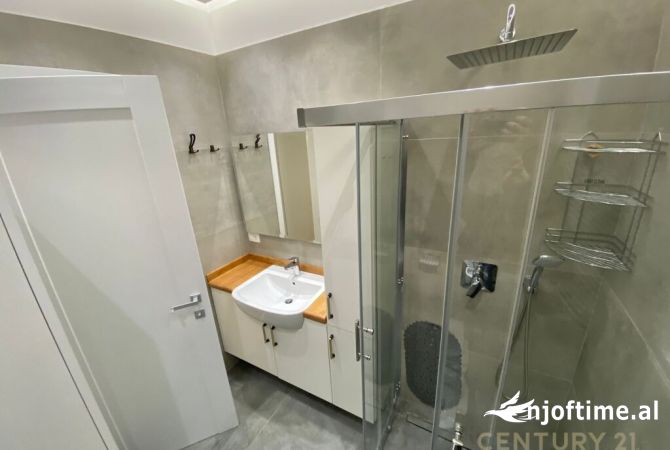 Shtepi me qera Apartament ne Tirane, 2+1, Mobilimi E mobiluar, Pagesa 1,200  Euro.