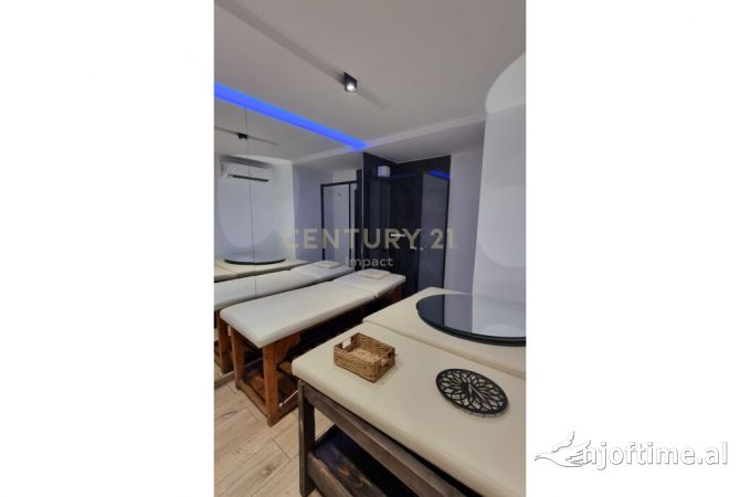 Prone Komerciale 3+1 per Qira ne Gjimnazi Petro Nini Luarasi, Tirane!