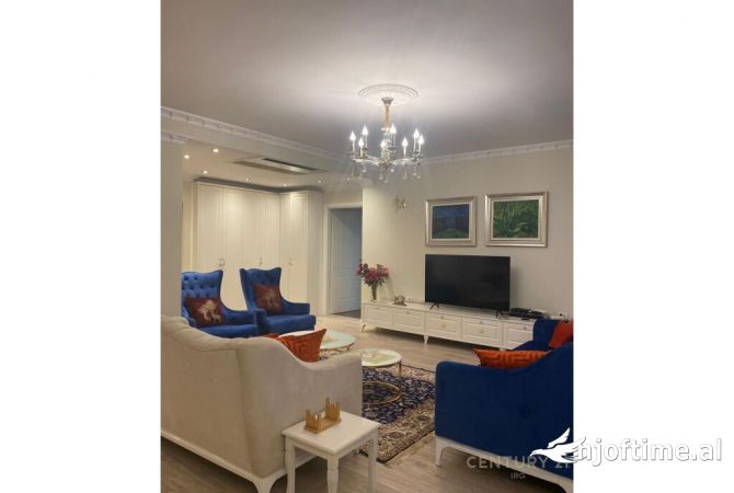 Shtepi me qera 4+1 ne Tirane - 2,600 Euro