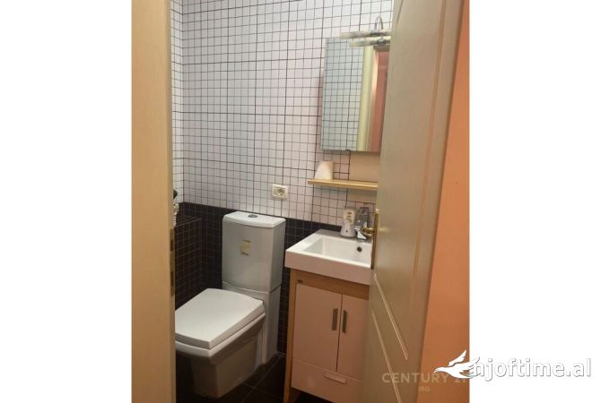 Shtepi me qera Apartament ne Tirane, 4+1, Mobilimi E mobiluar, Pagesa 2,600  Euro.