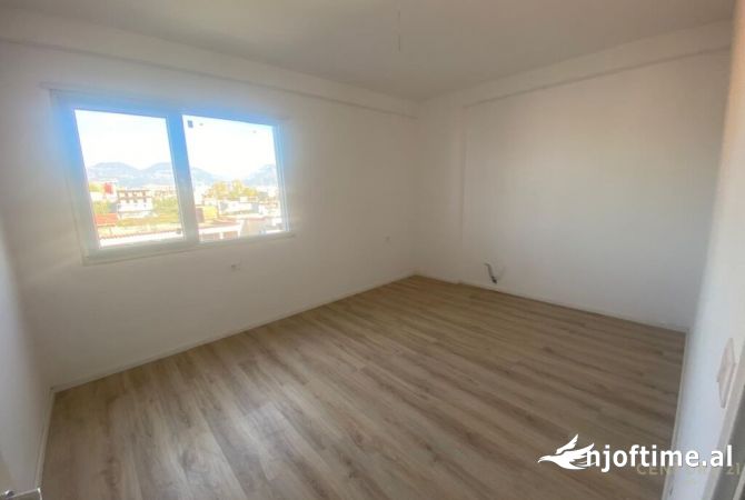 Shtepi ne shitje Apartament ne Tirane, 1+1, Mobilimi Bosh, pa mobiluar, Pagesa 97,500  Euro.