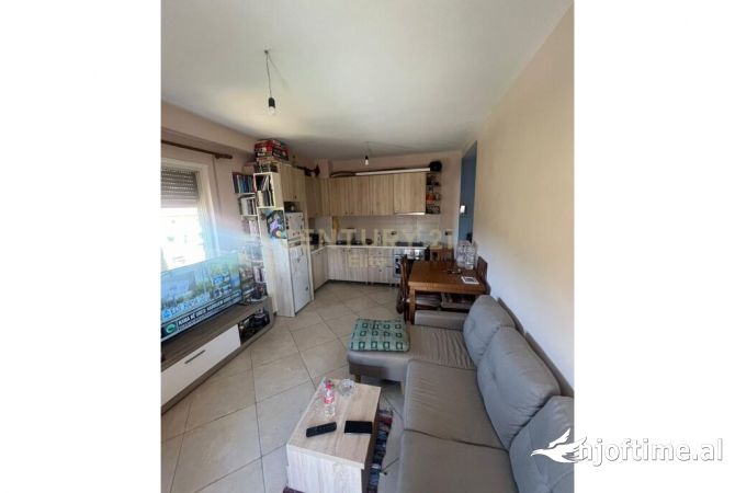 Shitet apartament 2+1 ne zonen e FRESK