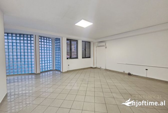 Ambient biznesi me qera 3+1 ne Tirane - 550 Euro