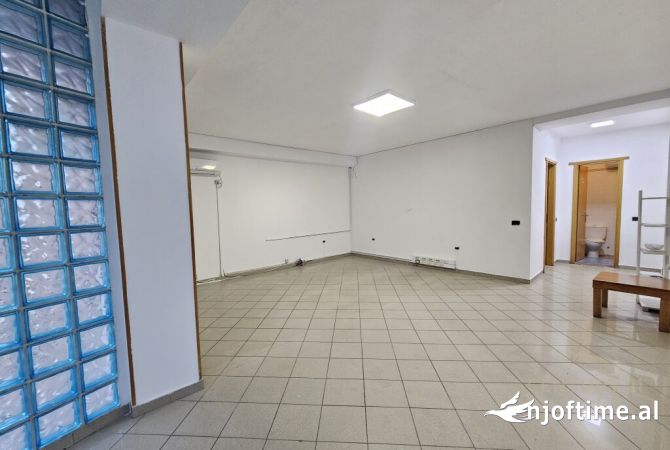 Ambient biznesi me qera 3+1 ne Tirane - 550 Euro