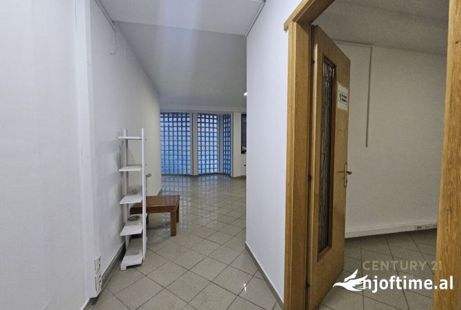 Japim zyre me qira ne Rrugen e Dibres prane qendres