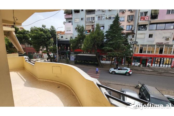 Ambient biznesi me qera 3+1 ne Tirane - 550 Euro