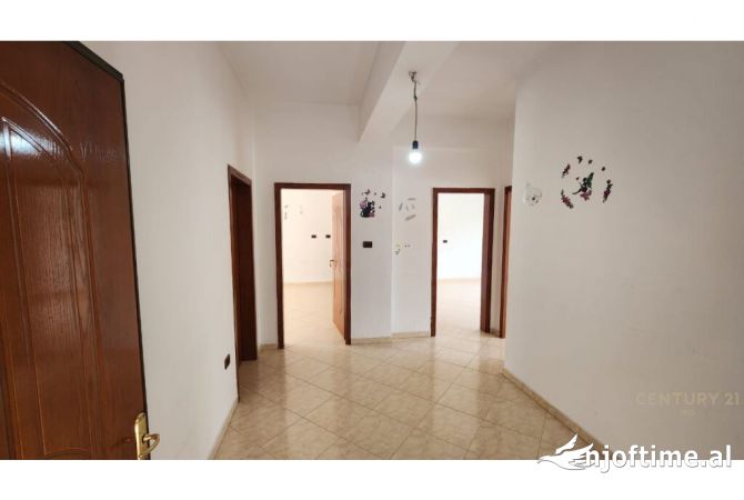 Ambient biznesi me qera 3+1 ne Tirane - 550 Euro