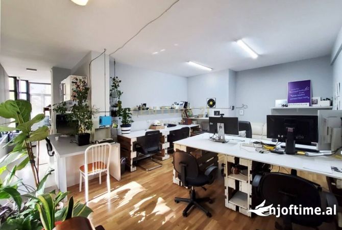 Ambient biznesi me qera 3+1 ne Tirane - 550 Euro