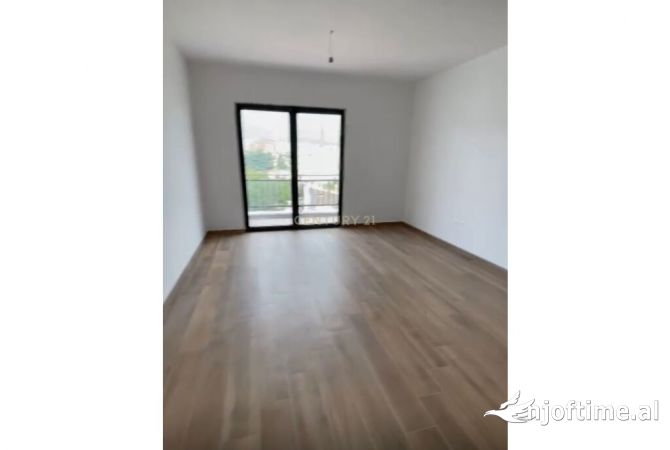 Ambient biznesi me qera 3+1 ne Tirane - 800 Euro