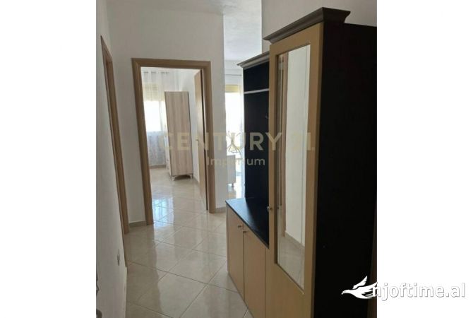 Shtepi ne shitje Apartament ne Tirane, 2+1, Mobilimi E mobiluar, Pagesa 120,000  Euro.