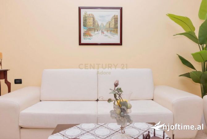 Shtepi me qera 2+1 ne Tirane - 1,000 Euro
