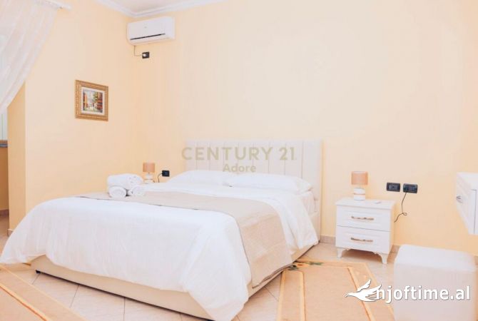 Shtepi me qera Vila Luksoze ne Tirane, 2+1, Mobilimi E mobiluar, Pagesa 1,000  Euro.