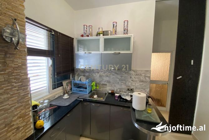 Shtepi ne shitje Vila Luksoze ne Tirane, 2+1, Mobilimi E mobiluar, Pagesa 359,000  Euro.