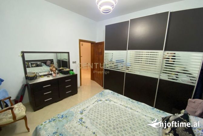 Shtepi ne shitje Vila Luksoze ne Tirane, 2+1, Mobilimi E mobiluar, Pagesa 359,000  Euro.