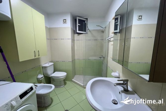 Shtepi ne shitje Apartament ne Tirane, 2+1, Mobilimi E mobiluar, Pagesa 300,000  Euro.