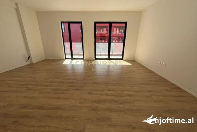 Ambient biznesi me qera 3+1 ne Tirane - 600 Euro