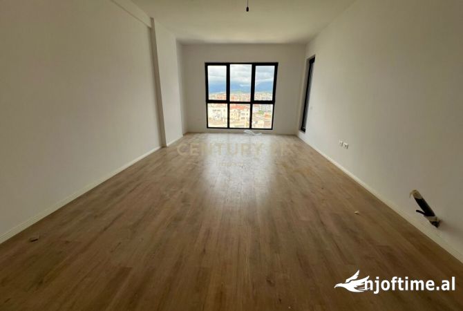 Ambient biznesi me qera 3+1 ne Tirane - 400 Euro