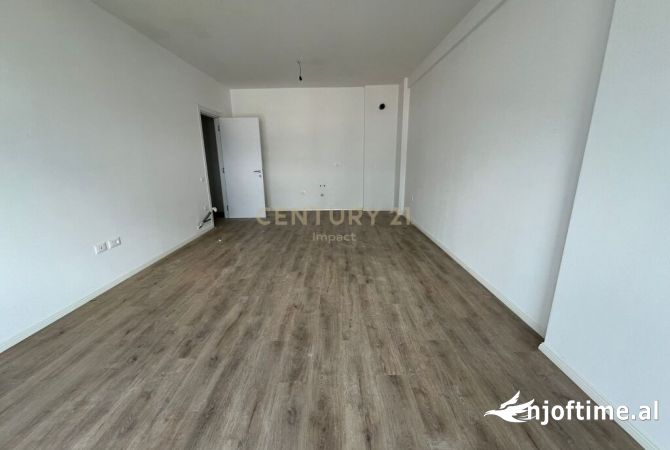 Ambient biznesi me qera 3+1 ne Tirane - 400 Euro