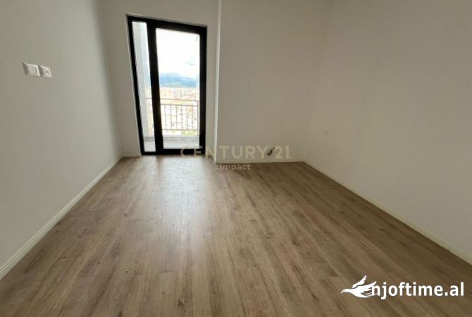 Ambient biznesi me qera 3+1 ne Tirane - 400 Euro