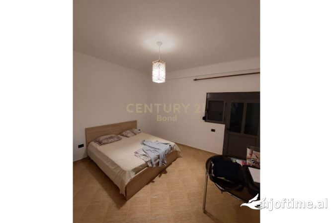 Shtepi ne shitje Apartament ne Tirane, 2+1, Mobilimi E mobiluar, Pagesa 180,000  Euro.