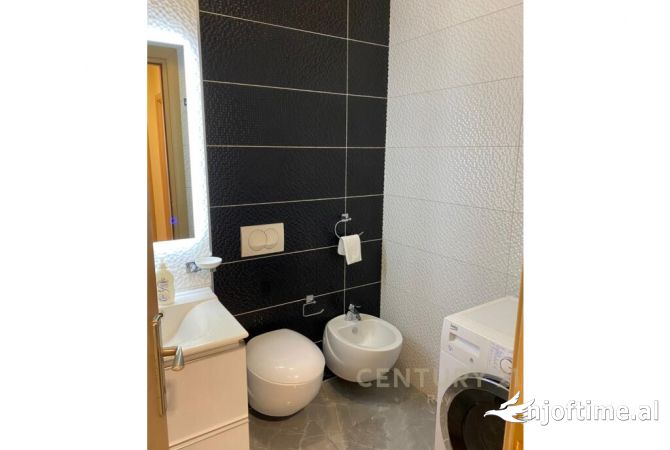 Shtepi ne shitje Apartament ne Tirane, 2+1, Mobilimi E mobiluar, Pagesa 138,000  Euro.