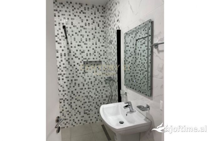 Shtepi me qera Apartament ne Tirane, 1+1, Mobilimi E mobiluar, Pagesa 800  Euro.