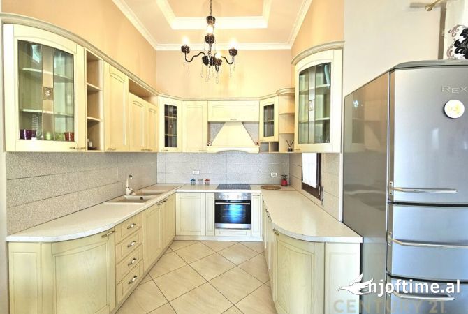Shtepi me qera 2+1 ne Tirane - 800 Euro